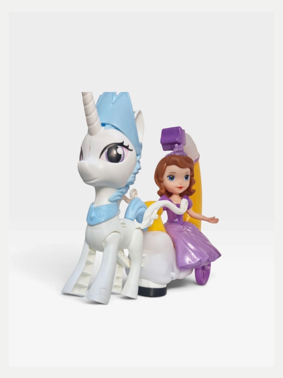 Unicorn aravachali qo'g'irchoq o'yinchog'i