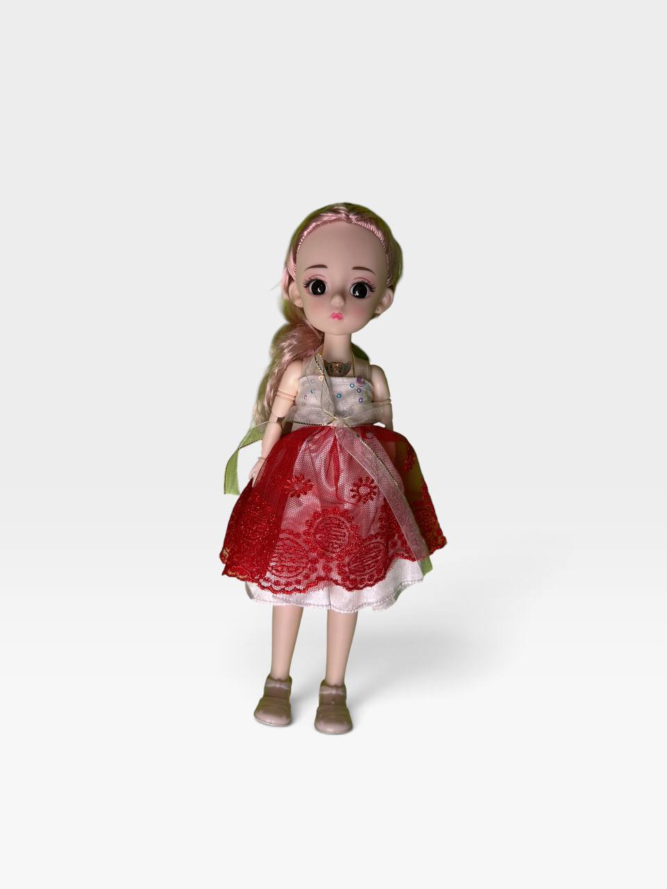 Qutidagi qizcha qo'g'irchoq