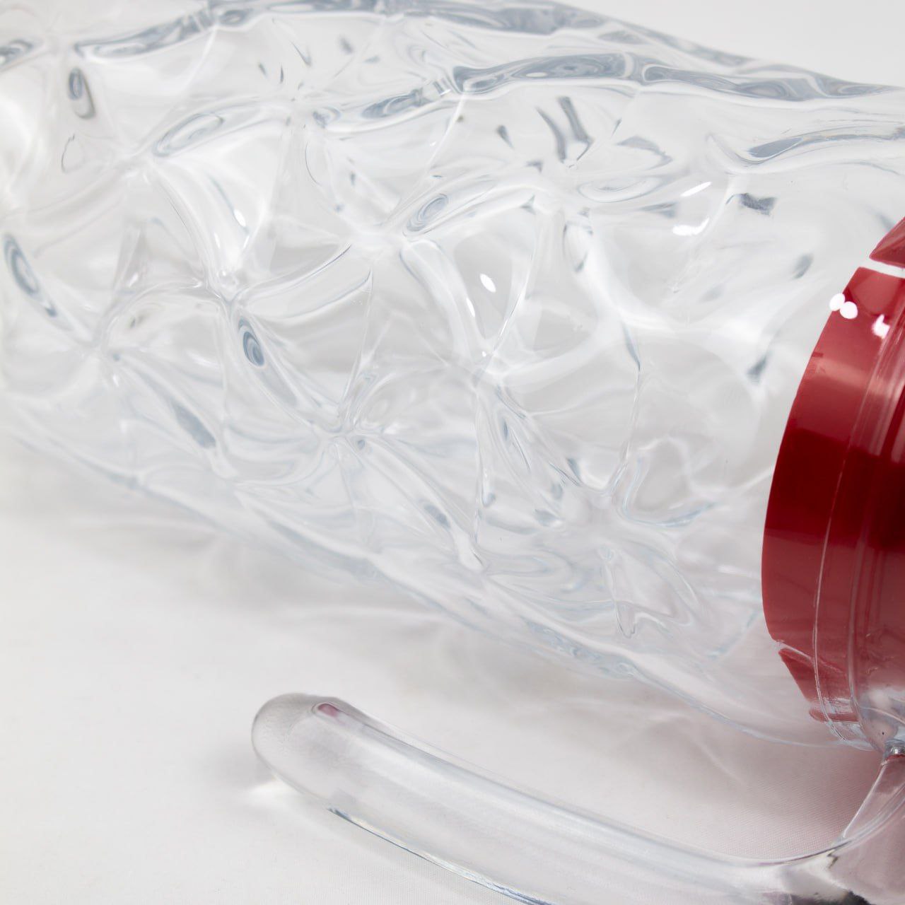 Qizil qopqoqli shisha ko'za (grafin), 1 l