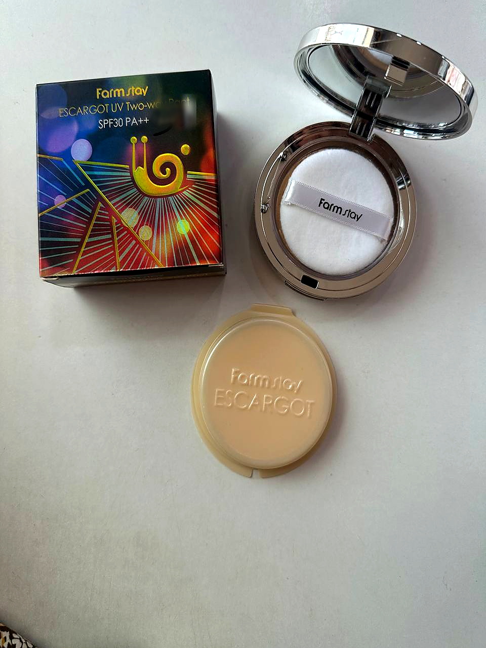 FarmStay Escargot UV Two-way Pact SPF30 PA++ kompakt pudra, 30-ton, 12 g + refill - Och jigarrang